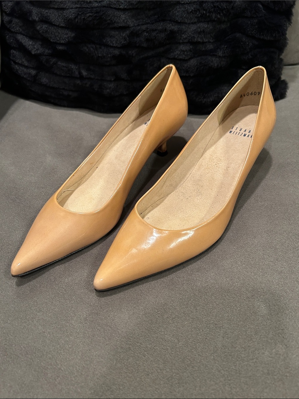 Stuart Weitzman Pointed Toe Kitten Heel Nude Pumps Size 8